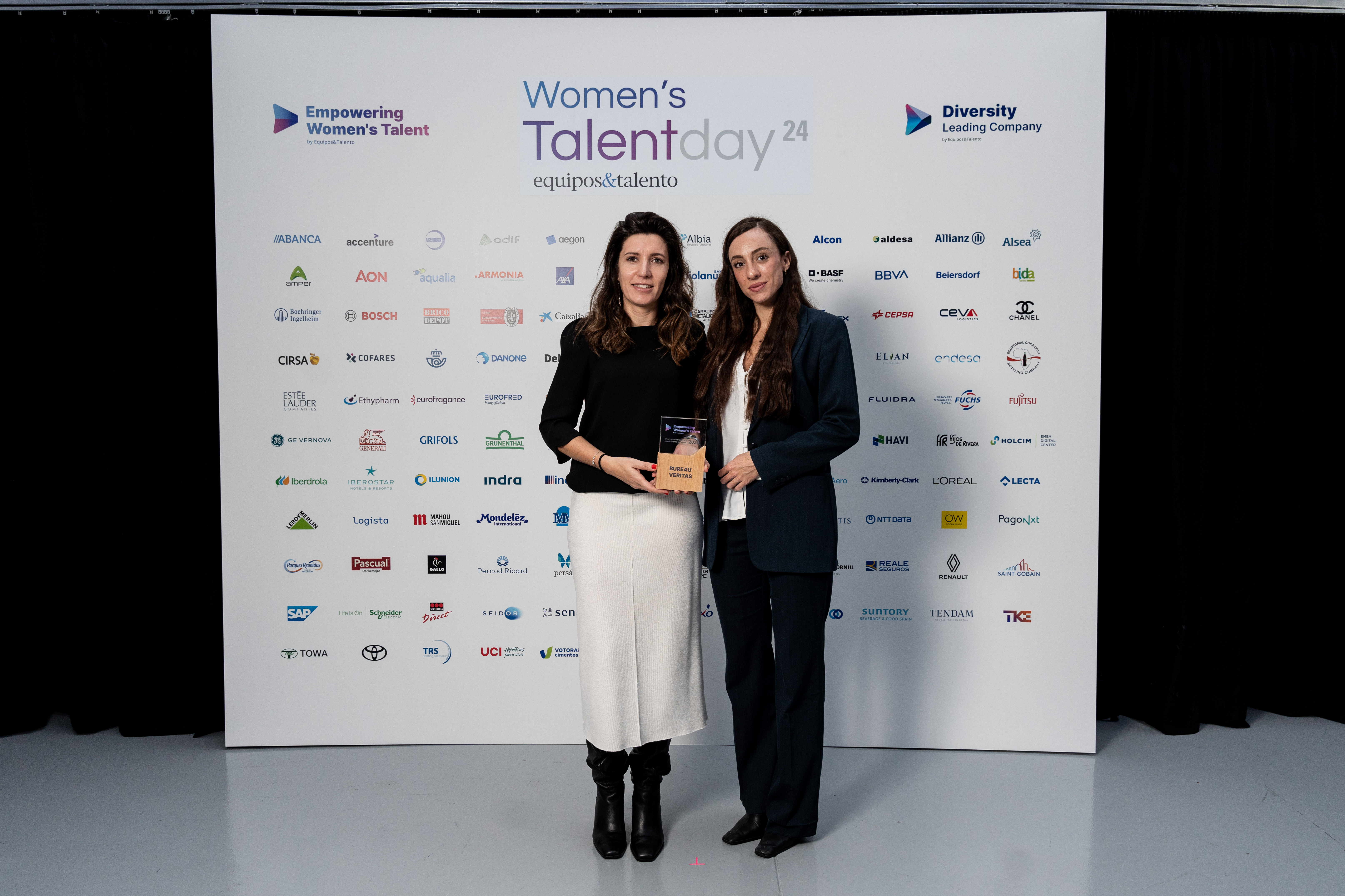 Sello Empowering Women's Talent Entrega