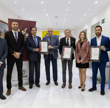 Entrega certificados calidad, medio ambiente y seguridad y salud en el trabajo MAZ